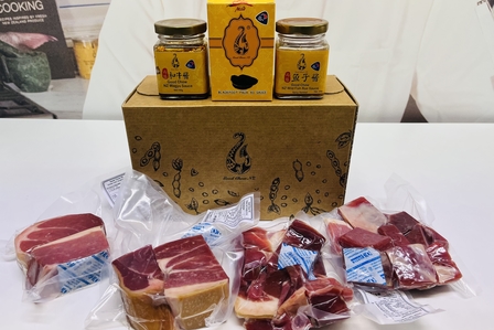 Premium Ham Portion & Sauce Gift Box Combo